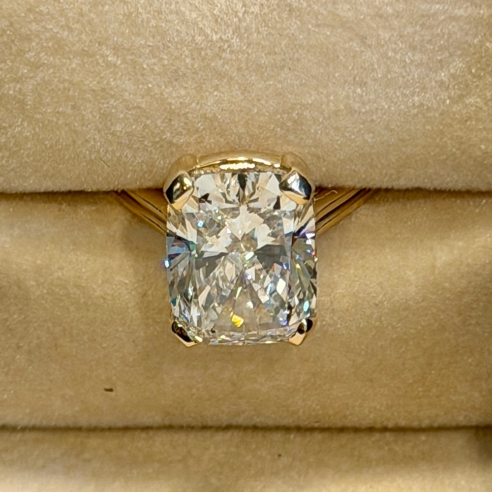14k Gold Solitaire Cushion-Cut Lab Grown IGI certified Custom made size 6 ring